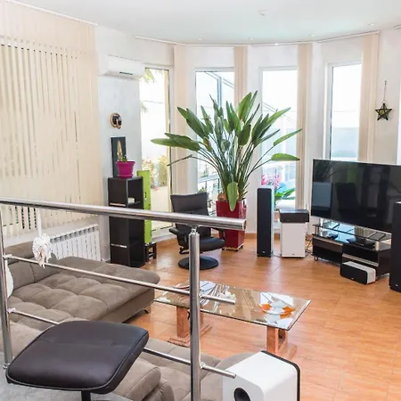 Kuni - Salty Pool & Panorama *