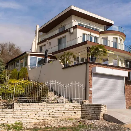 Kuni - Salty Pool & Panorama Feriehus